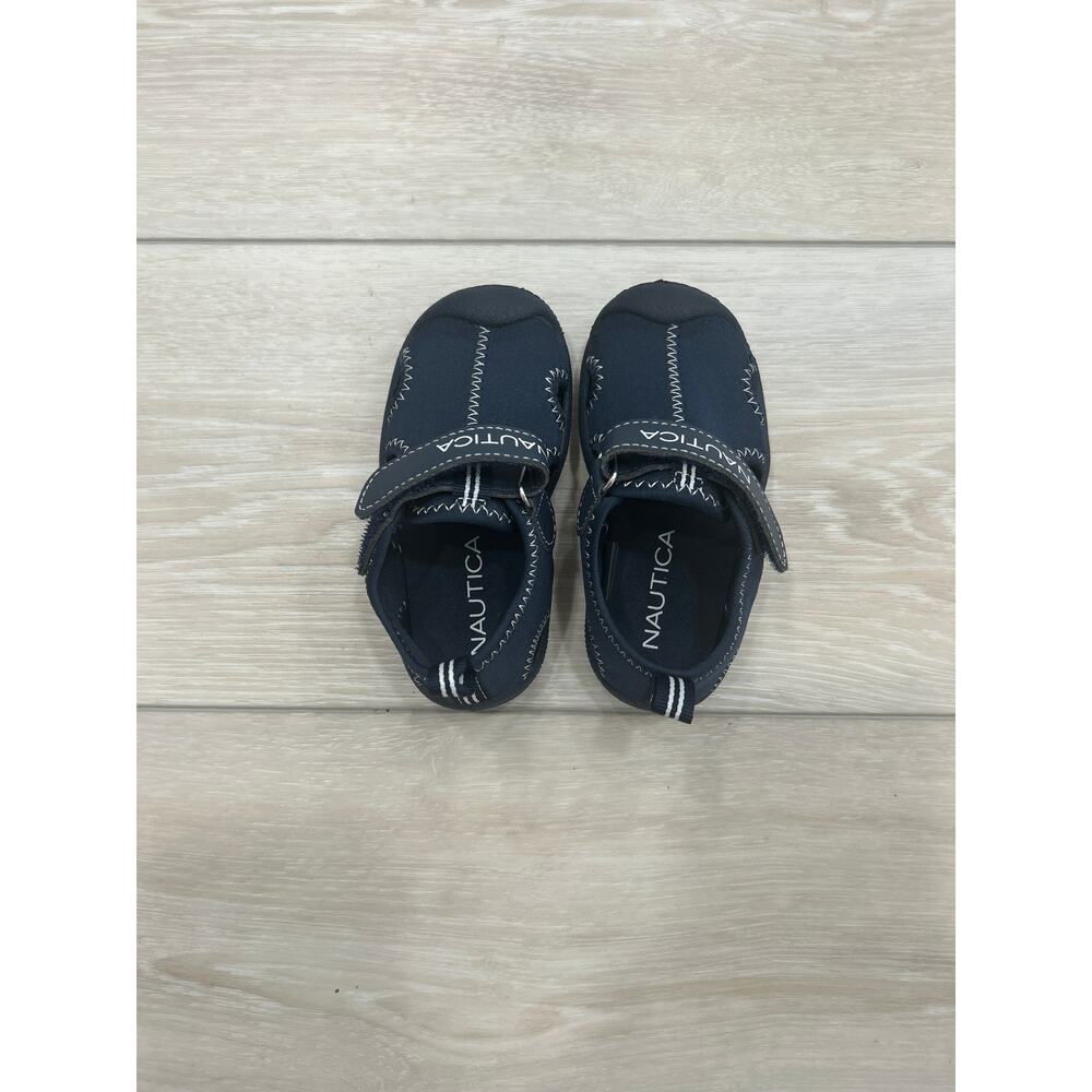 Adorable 3-pair bundle of toddler boys’ shoes - Picture 8 of 10